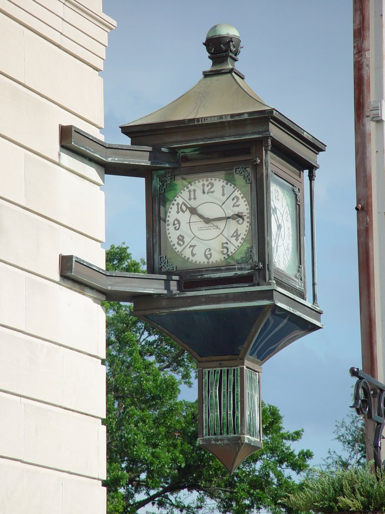 bank clock, Ocala, Florida (4-15-2007)