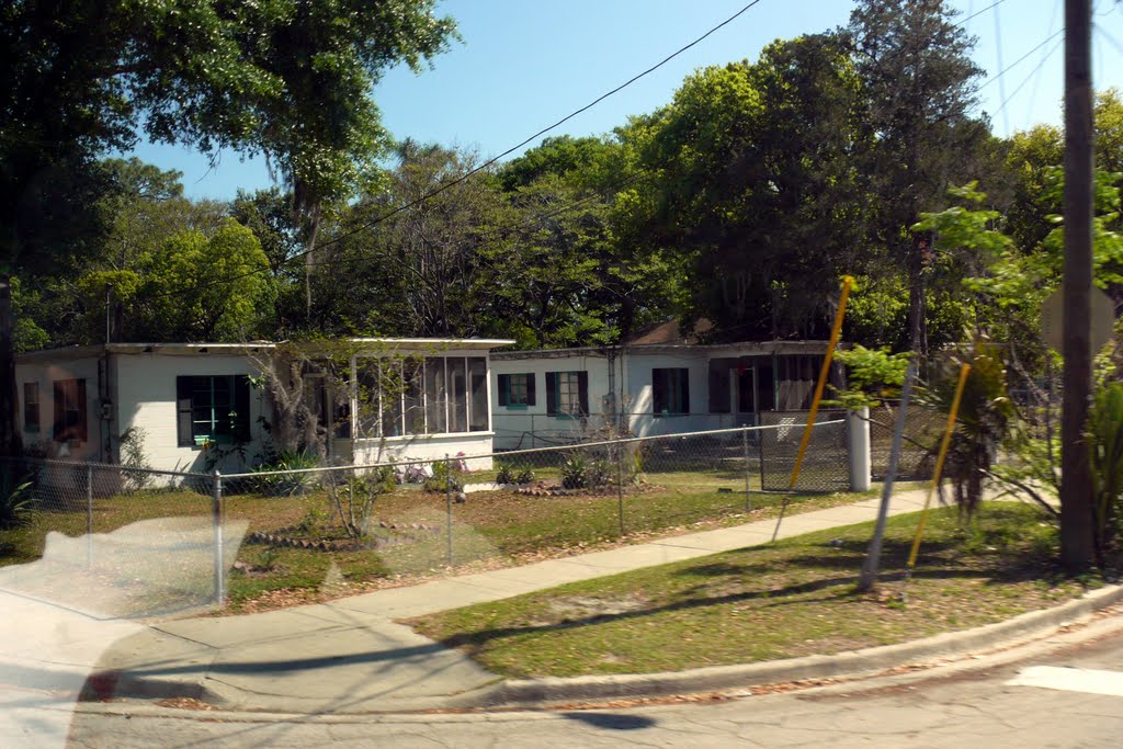 S Parramore Av / Grand St