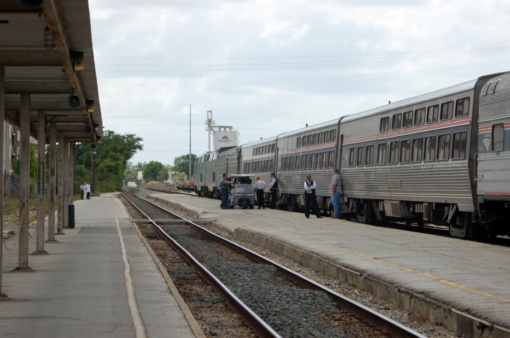 Amtraks Southbound Train No. 97, the "Silver Meteor" makes a stop at Orlando, FL