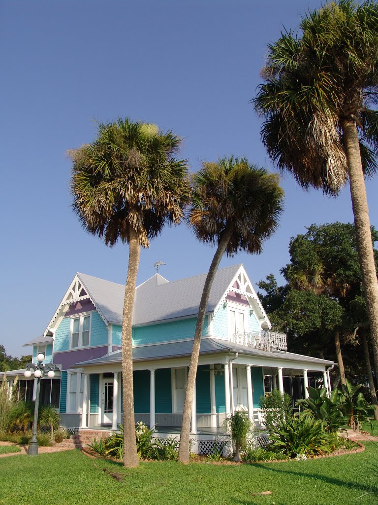 Florida style victorian (8-29-2011)