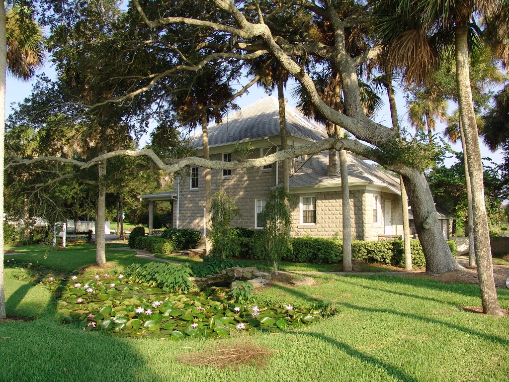 Baker-Ames house, built of rusticated block in 1910 (8-29-2011)