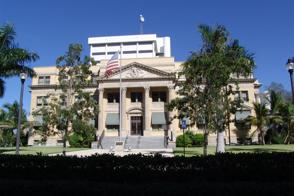 1916 Palm Beach County courthouse, now a museum (9-26-2010)