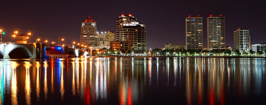 DSC00112 West Palm Beach at Night