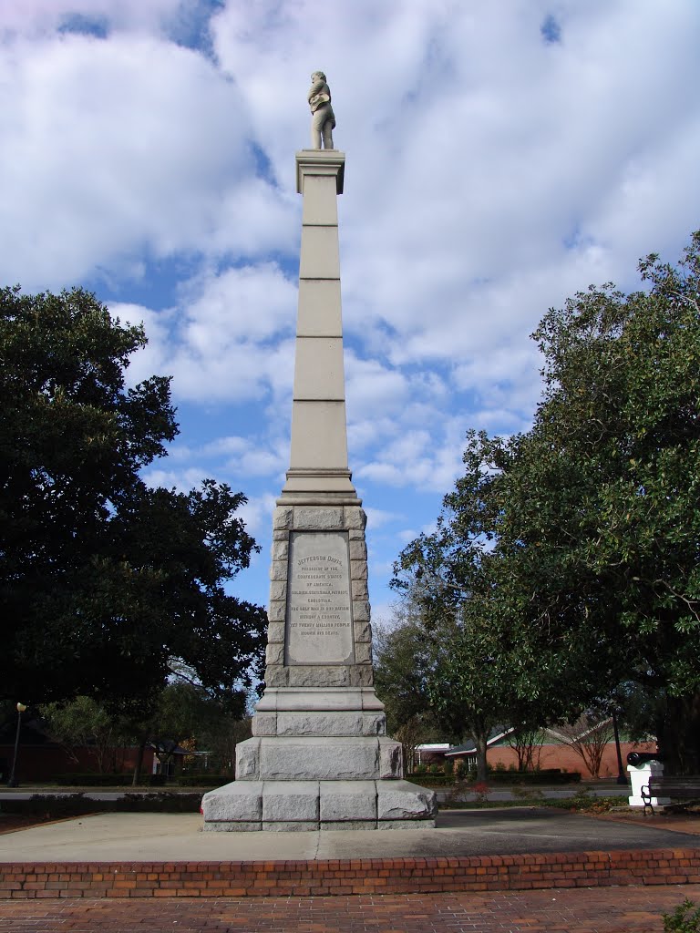 Jefferson Davis monument, Lee Square, North Hill, Pansacola (12-30-2011)