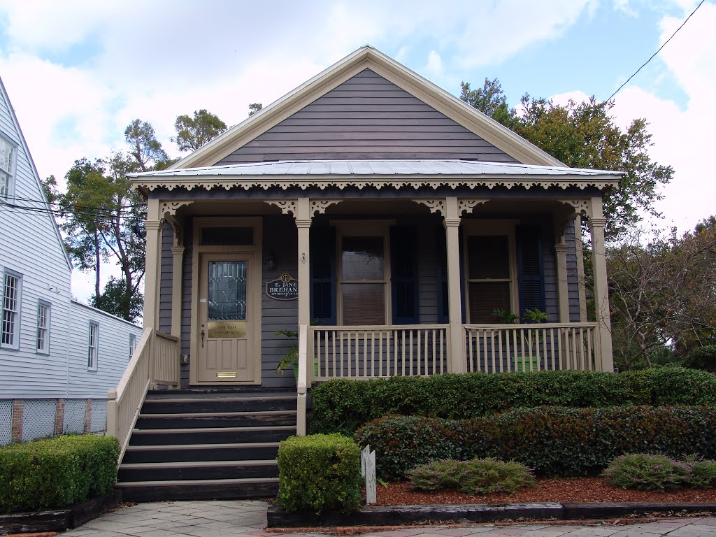 Victorian shotgun, Seville Quarter, Pensacola (12-30-2011)