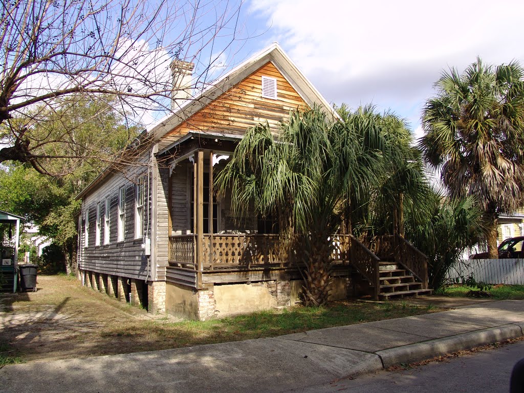 weathered shotgun, Seville Quarter, Pensacola (12-30-2011)