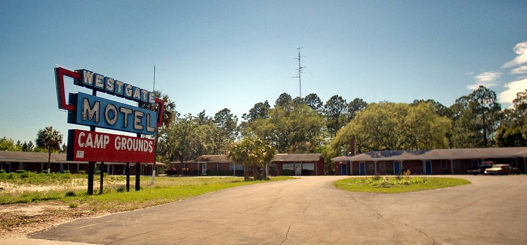 2009 Along Florida US 98 "Westgate motel"