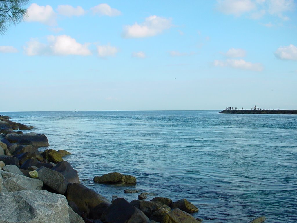 Biscayne Bay Inlet from Haulover Park (01-19-2004 ESE)
