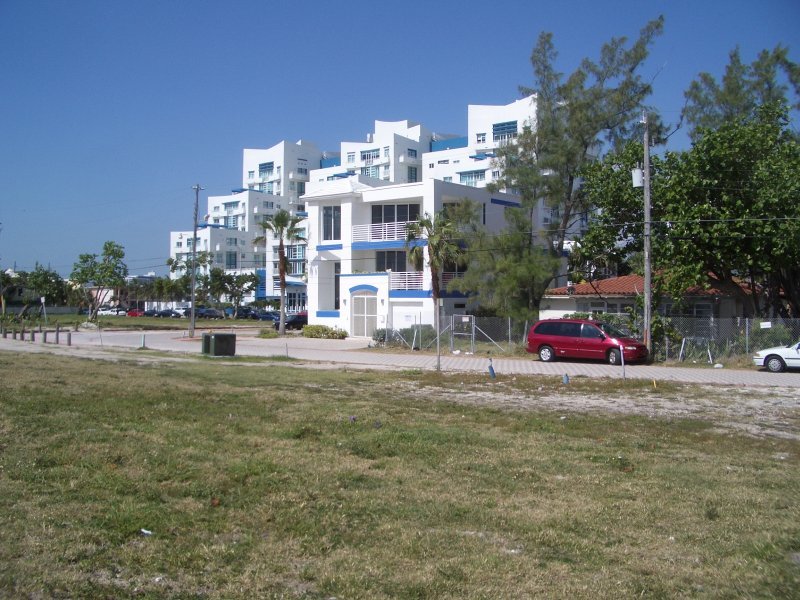 Altos del mar - Collins Ave. & 77th Street (2007-28-04)