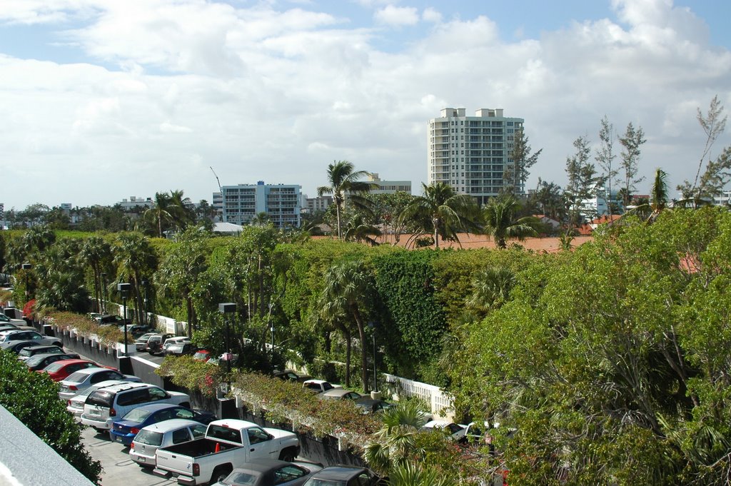 Bal Harbor Shops: view from top of parking lot