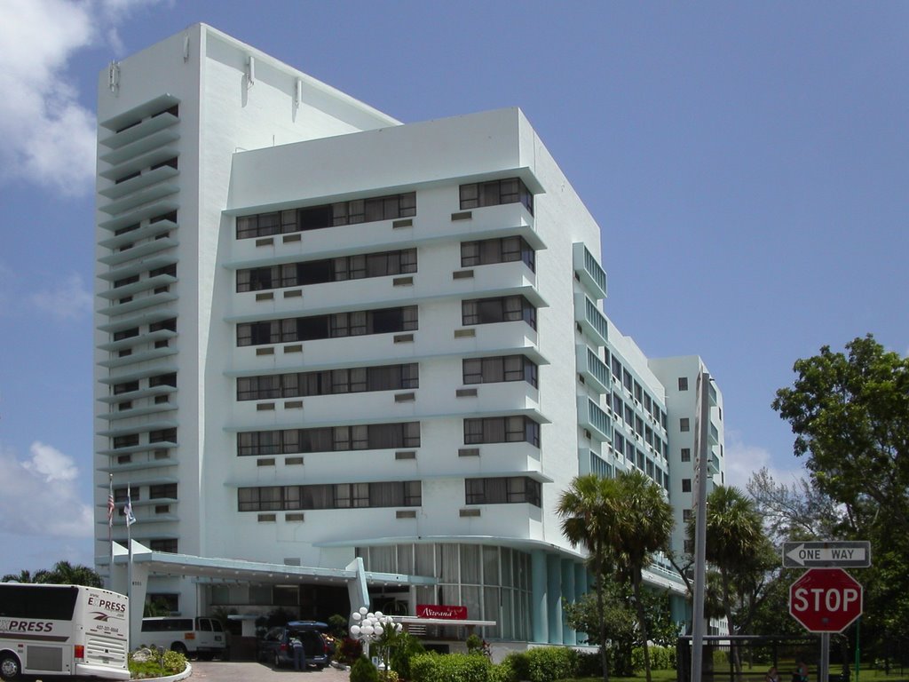 HoJo Dezerland - view from collins ave.