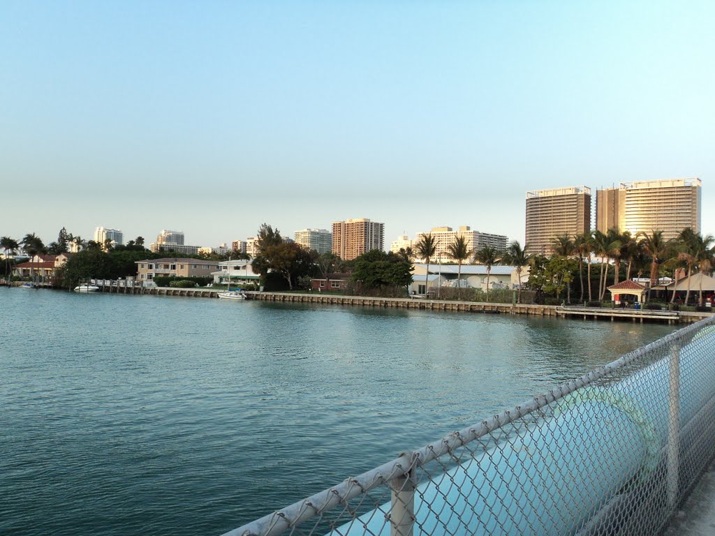 Na ponte entre Bal Harbour e Bay Harbor Islands