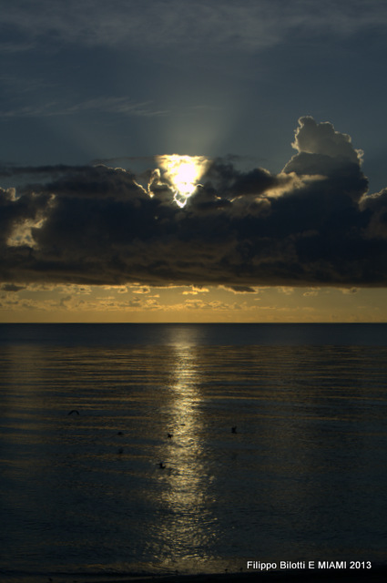 F.B.El sol quiere salir.