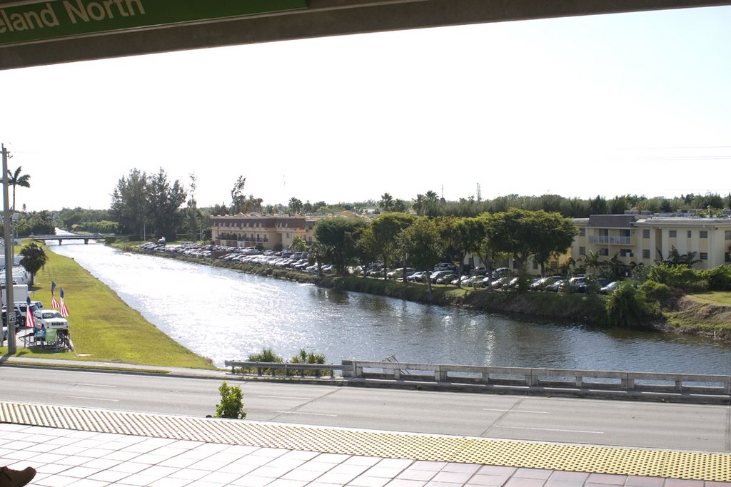 Dadeland North Metro Rail Station, front view
