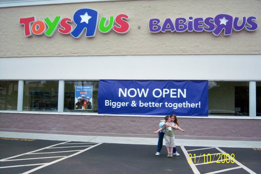 Elías & Andrea in Toys R Us