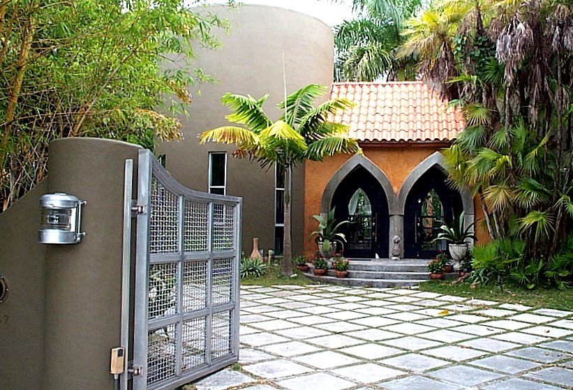 Outstanding modern residence at South Miami