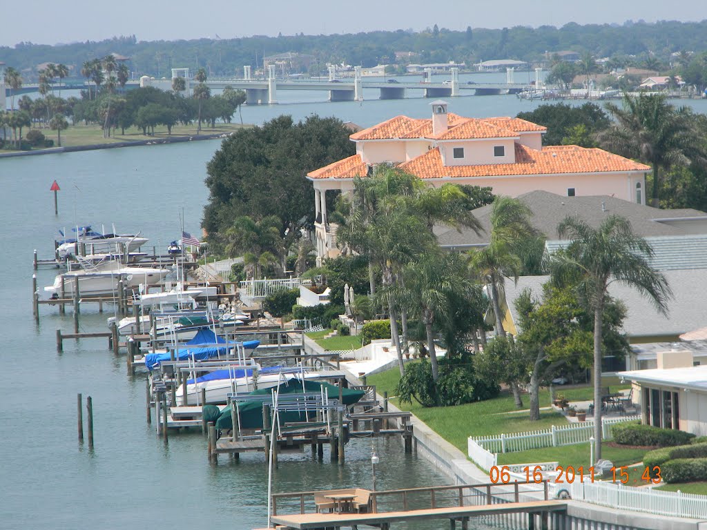 Boca Ciega Bay Blind Pass , Florida.
