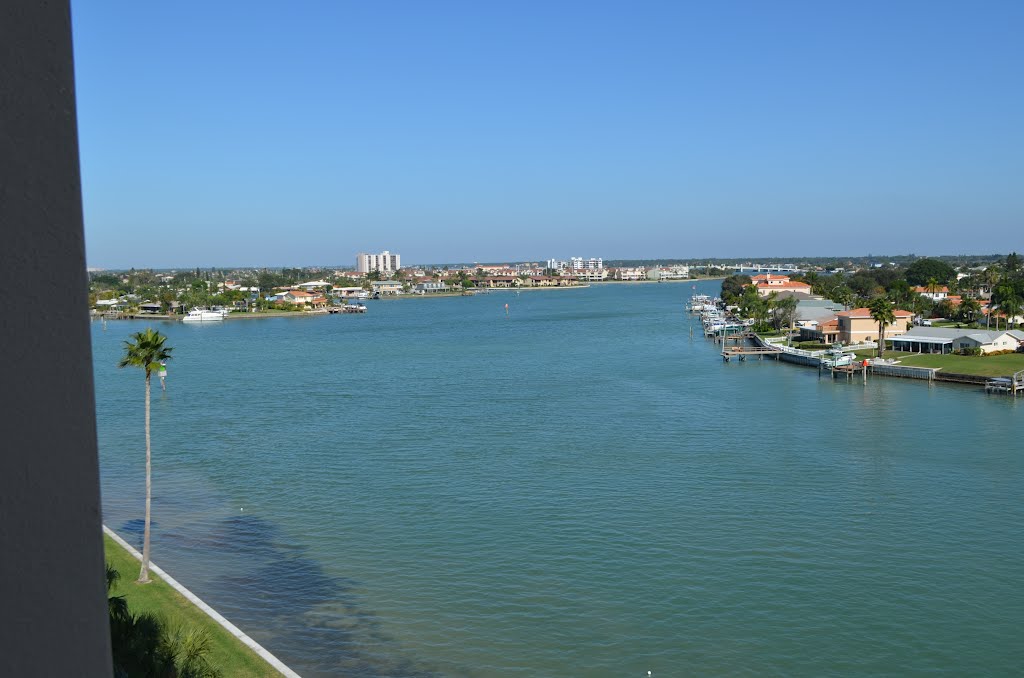 Boca Ciega Bay Blind Pass, Florida.