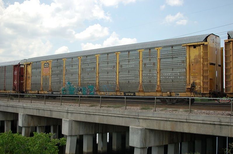 TTX Company/Union Pacific Railroad Autorack No. 982233 at Tampa, FL