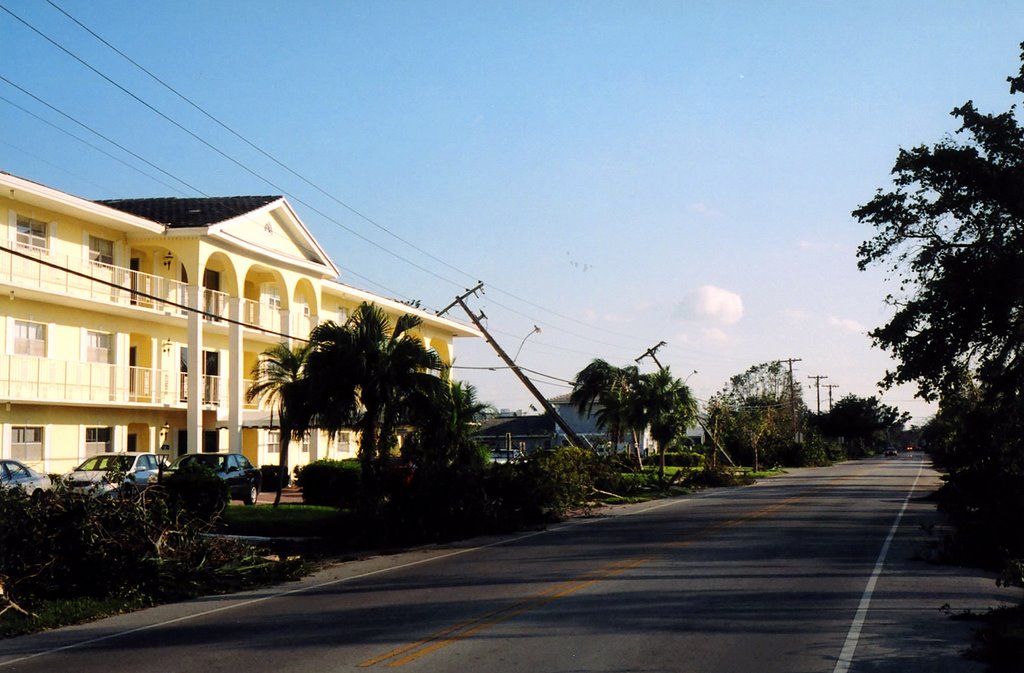 BAYVIEW  DR . AFTER WILMA