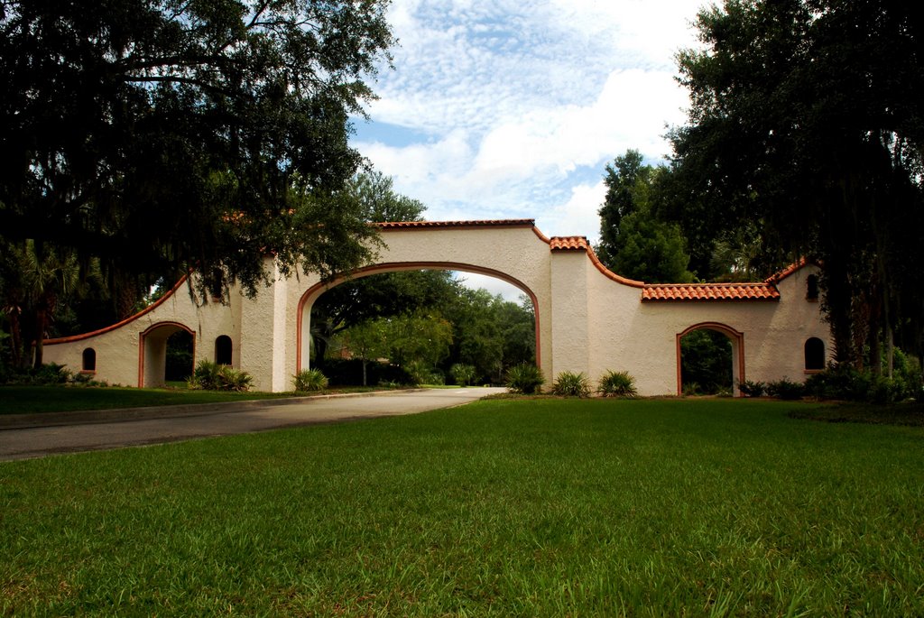 Los Robles Gate