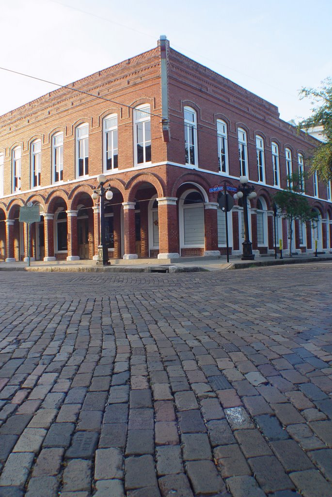 El Pasaje hotel-Cherokee Club, built in 1894 (10-2009)