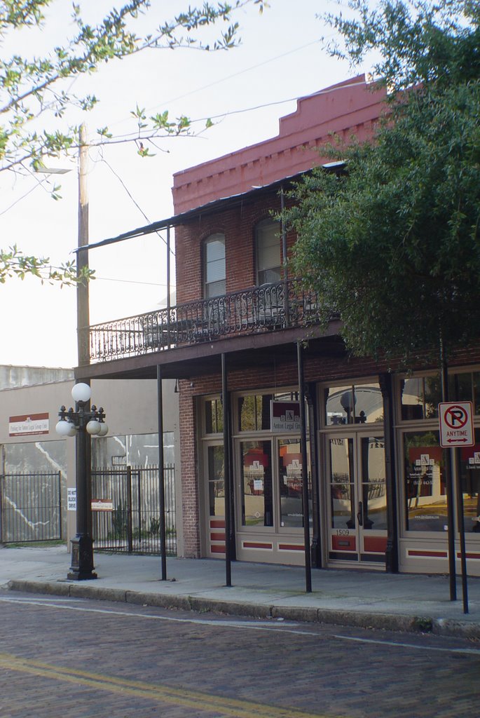 rare example of original Tampa style iron gallery building, built as a saloon in 1906 (10-2009)