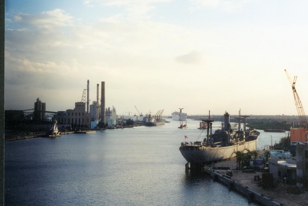 Port of Tampa from atop cruise ship (12-2001)