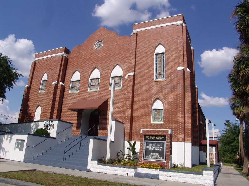 New Salem Baptist church, probably once had spires, Dobyvolle (5-29-2011)