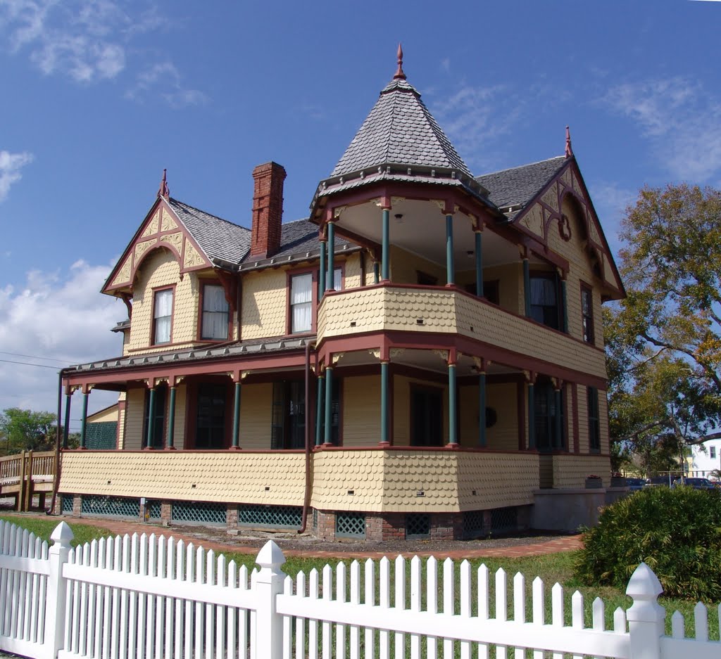 2011 photo of Captain James Pritchard house, built in 1891 (SEE 1890s PHOTO OF THIS SAME HOUSE) Titusville Fla (2-2011)
