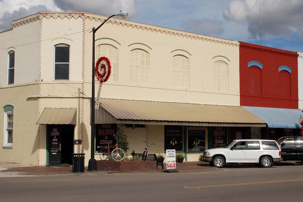 R & S Pawn & Cigar at Fort Meade, FL