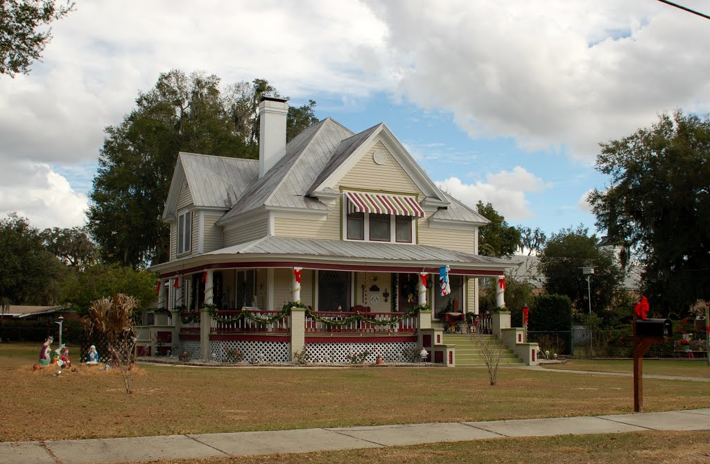 30 N Lanier Avenue, Fort Meade, FL