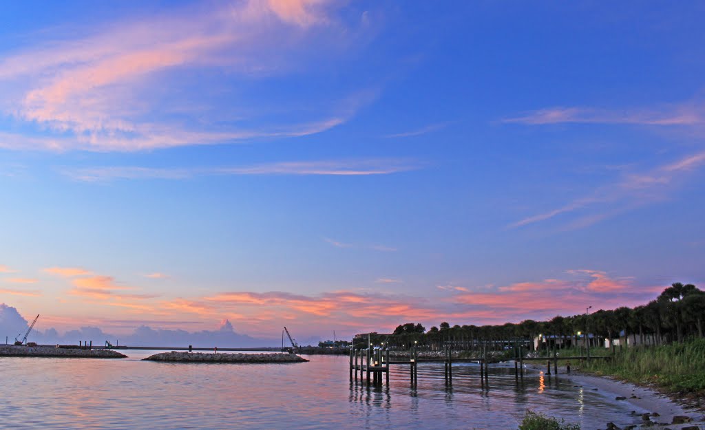 looking south along the riverwalk