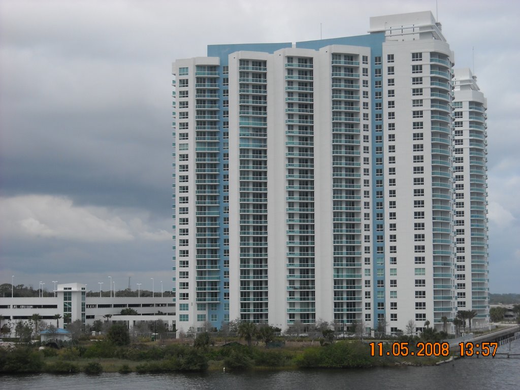 Marina Grande w/parking garage to the left