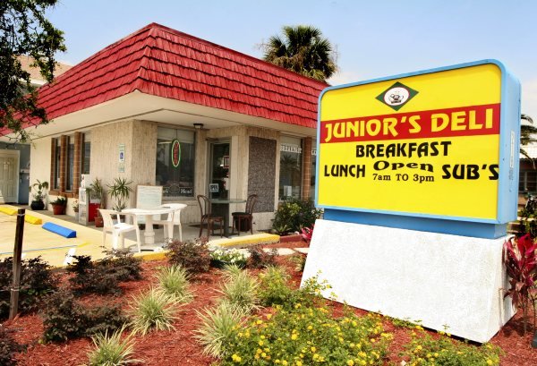 JUNIORS DELI