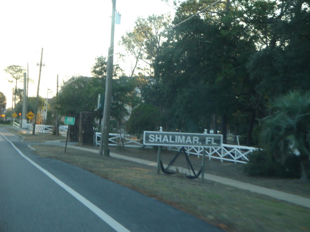Shalimar Town Sign