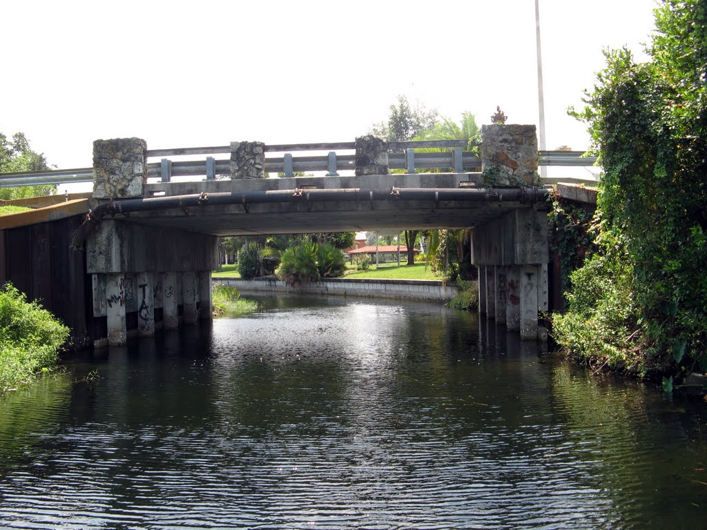 Lake Gatlin canal bridge