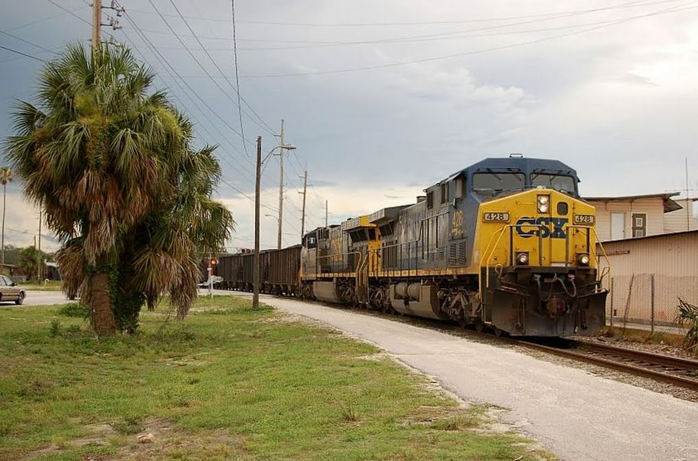 Southbound CSX Transportation Mixed Freight Train, with GE AC44CW No. 428 in the lead at Winter Haven, FL