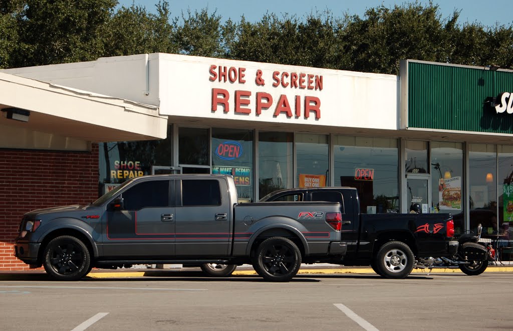 Shoe & Screen Repair at Winter Haven, FL