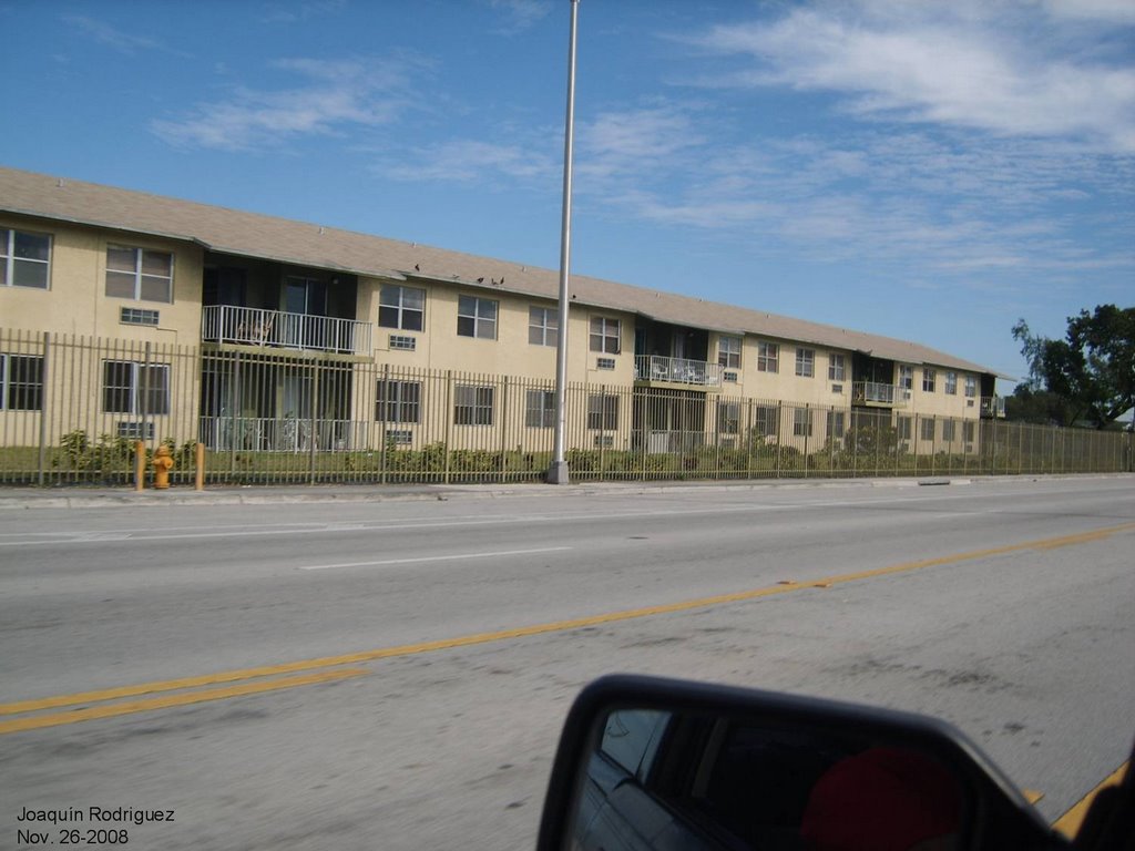 Edificios de apartamentos junto al lago del lado Norte
