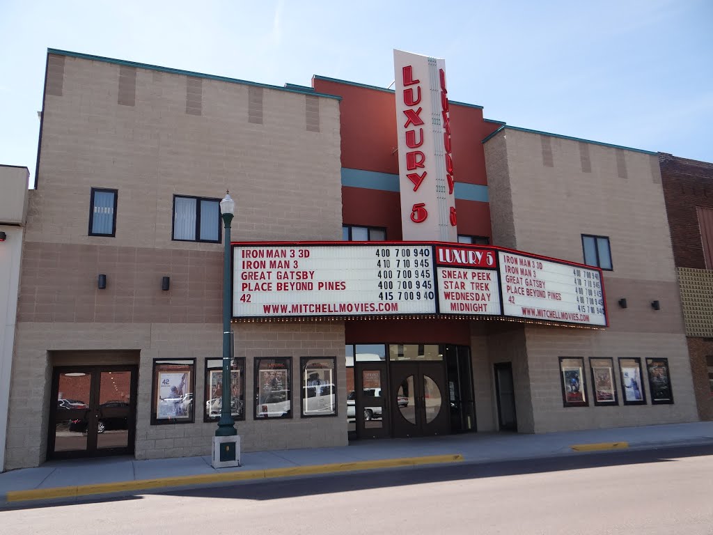 Luxury 5 Teatre in Mitchell SD