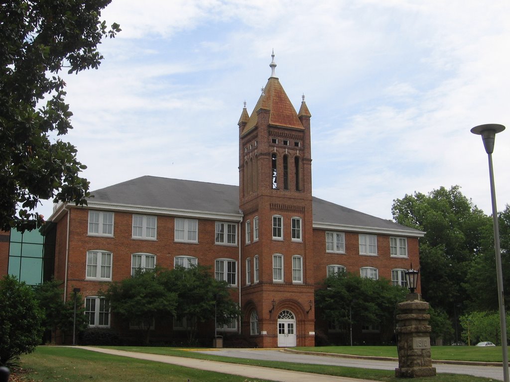 Laura Lander Hall at Lander University