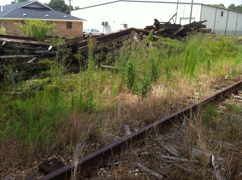 Dillon, SC June 2013 Trackside construction materials