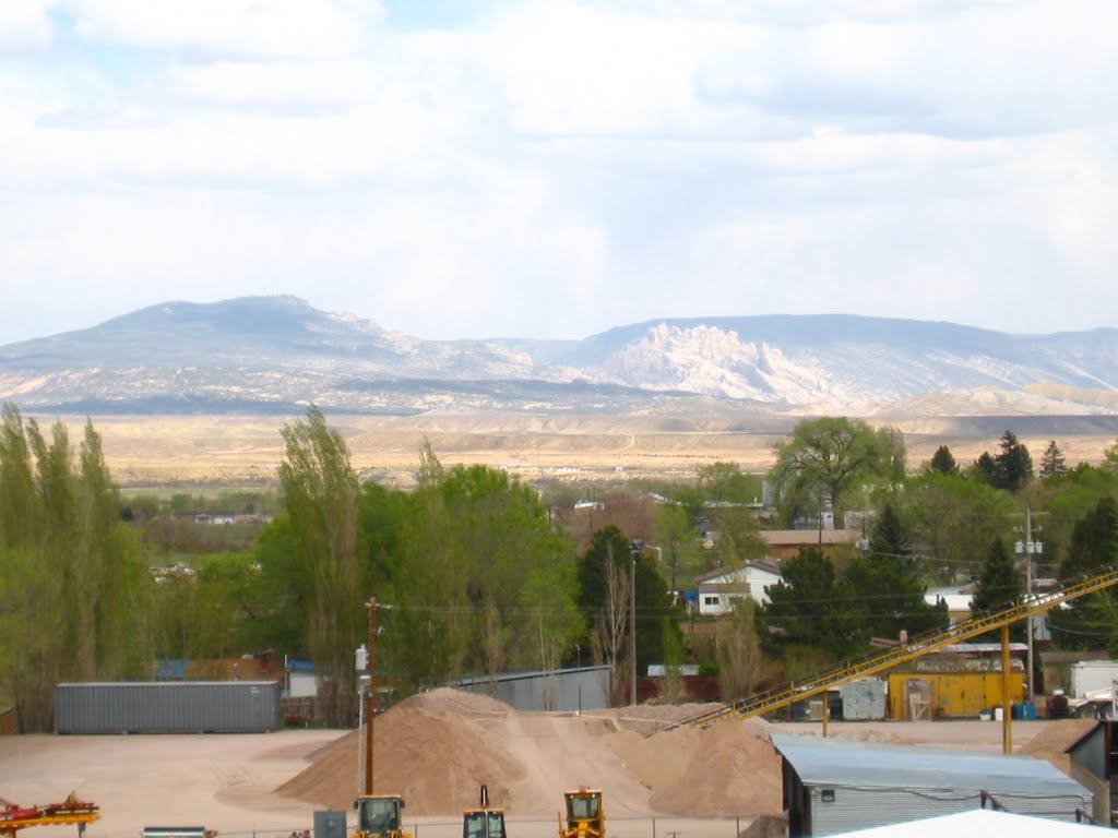Vernal Looking East to Split Mt.