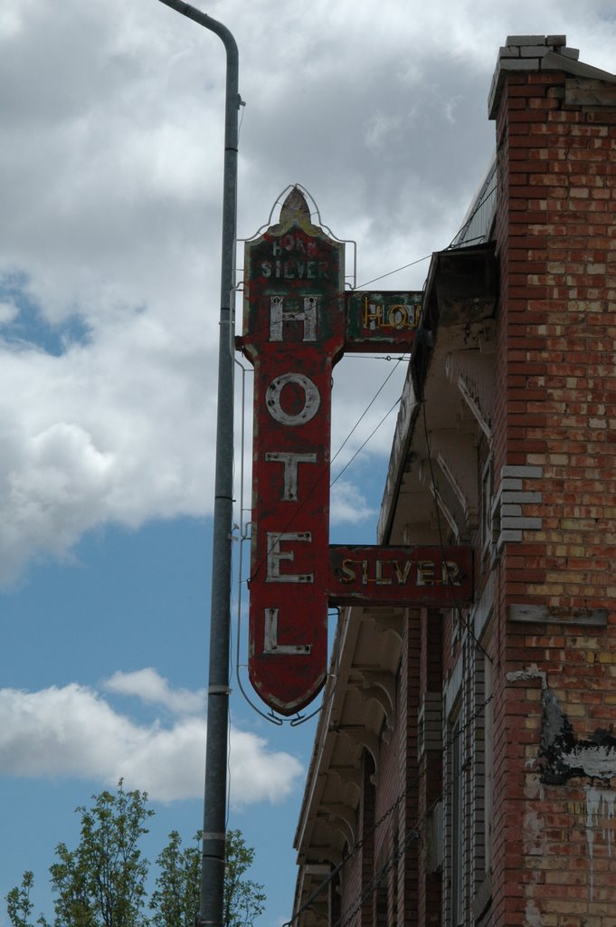 Milford, UT - Hotel Silver neon sign