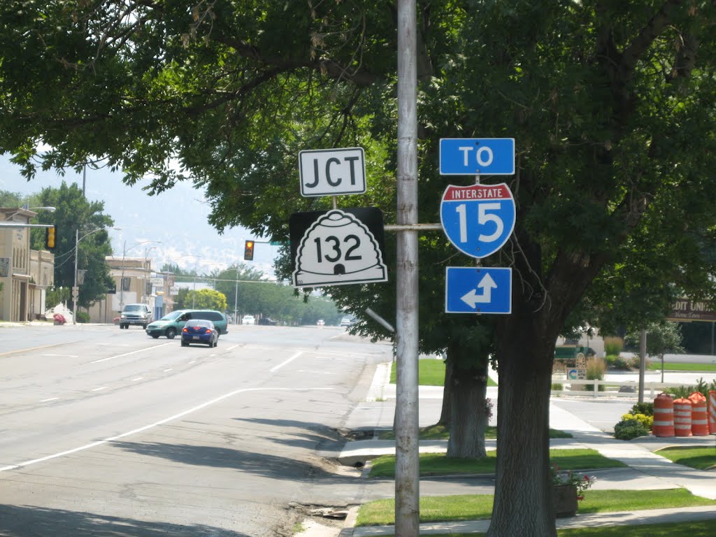 UT-132, TO I-15 signs in Nephi, UT