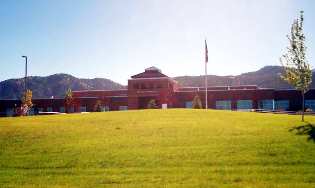 2011 07-16 Utah - Nephi - S Main St.- Red Cliff school