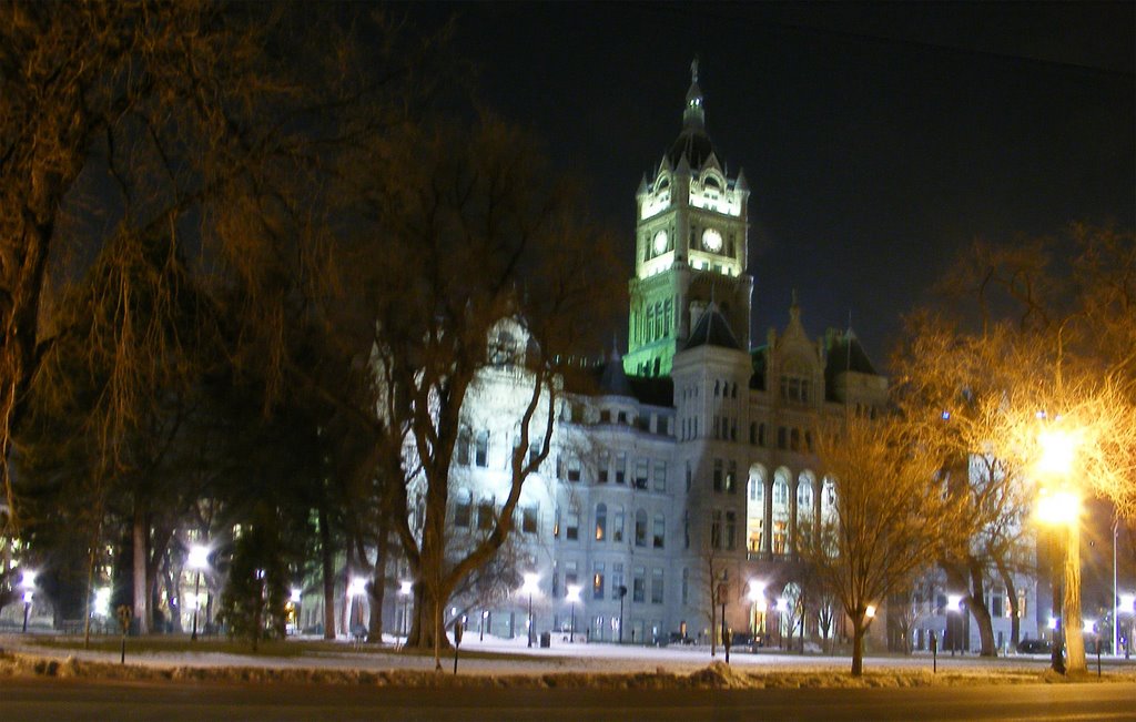 City hall de noche