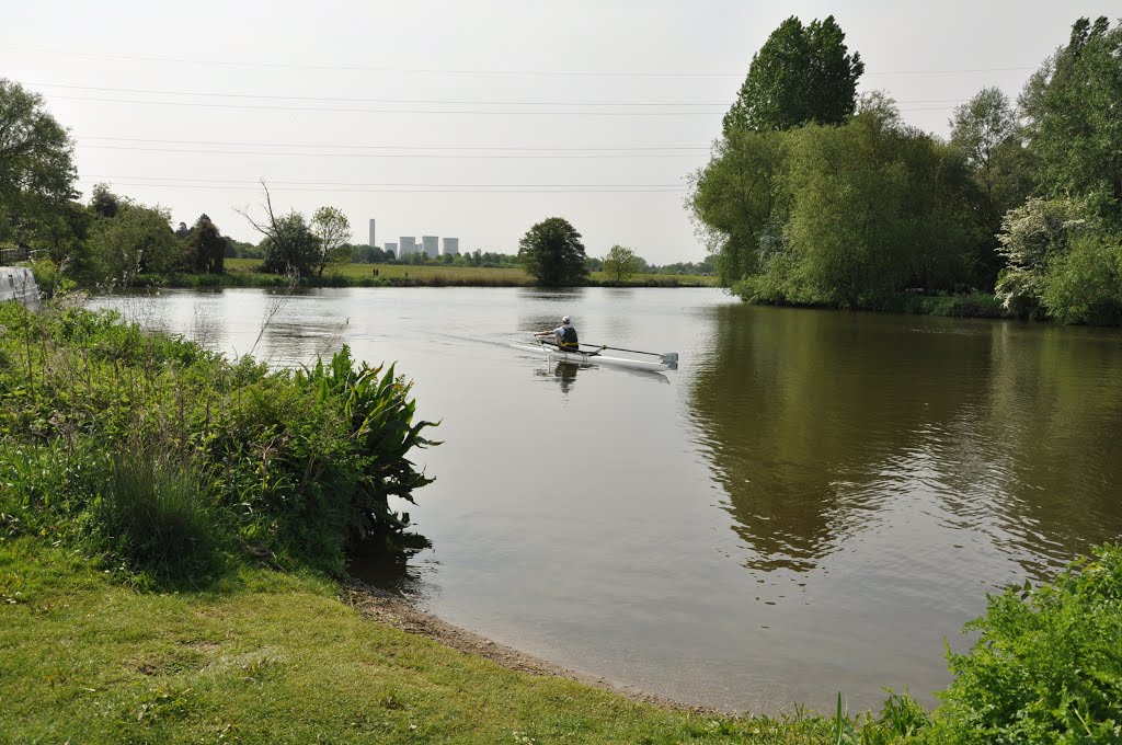 Thames River Walk (2011-05) - The Thames river