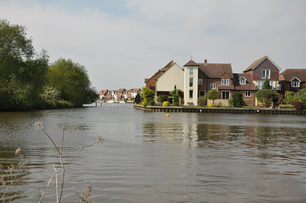 Thames River Walk (2011-05) - View to Abingdon Marina
